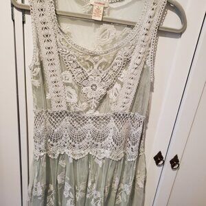 BEAUTIFUL Women's SUNDANCE size 6 lace dress, gray & creme